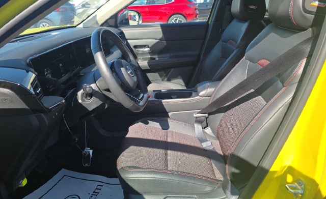 2025 Nissan Kicks SR — photo 5 of 9