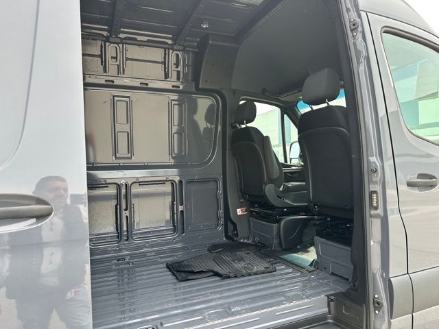 2024 Mercedes-Benz Sprinter 2500 Cargo 170 WB — photo 11 of 28