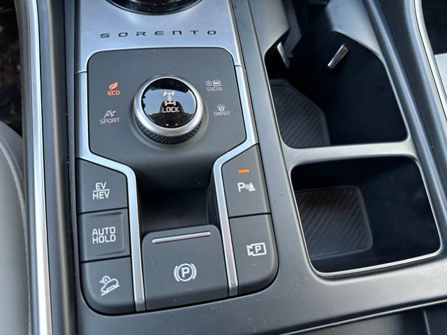 2025 Kia Sorento Plug-In Hybrid EX — photo 26 of 34