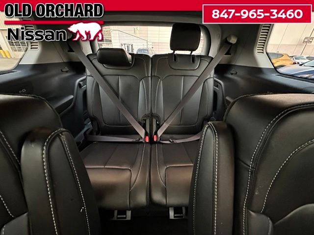 2023 Jeep Grand Cherokee L Limited — photo 13 of 22