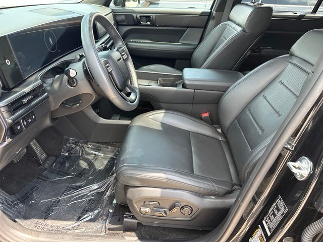 2024 Hyundai Santa Fe Calligraphy — photo 24 of 49