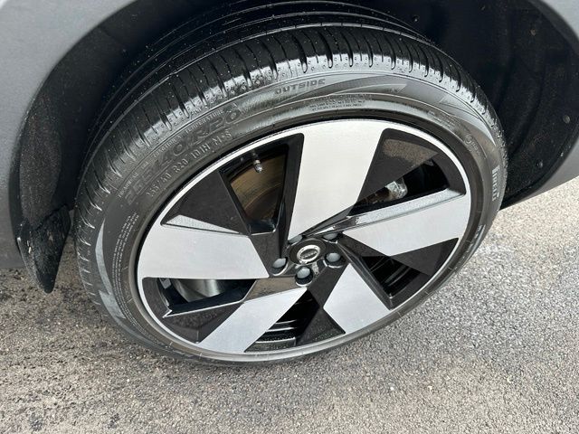 2023 Volvo C40 Recharge Pure Electric Ultimate — photo 8 of 34