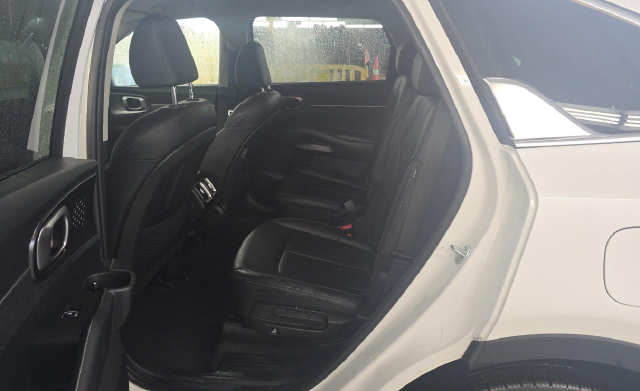 2025 Kia Sorento Hybrid EX — photo 8 of 8
