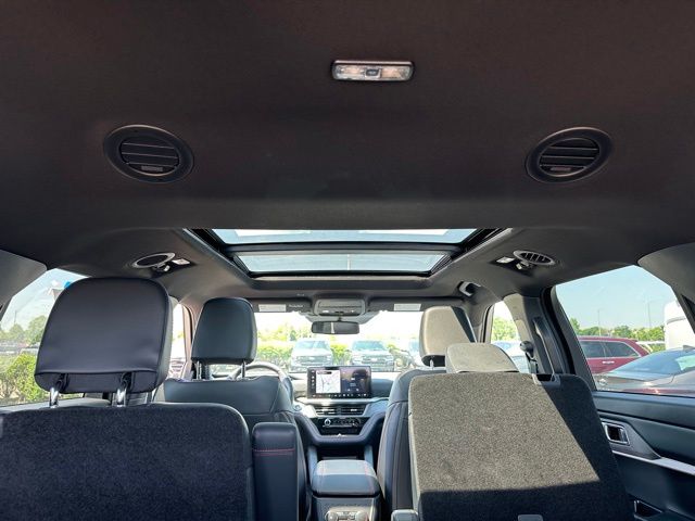 2025 Ford Explorer ST — photo 10 of 35