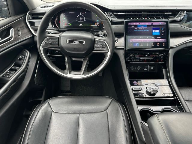 2022 Jeep Grand Cherokee 4xe — photo 17 of 29