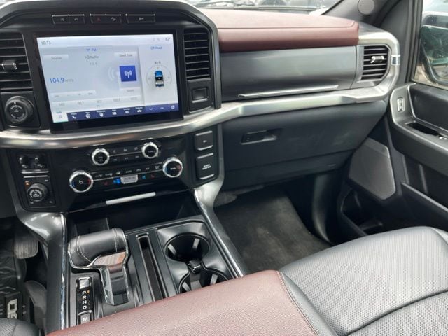 2023 Ford F-150 Lariat — photo 12 of 30