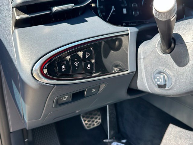2023 Genesis GV70 2.5T — photo 24 of 41