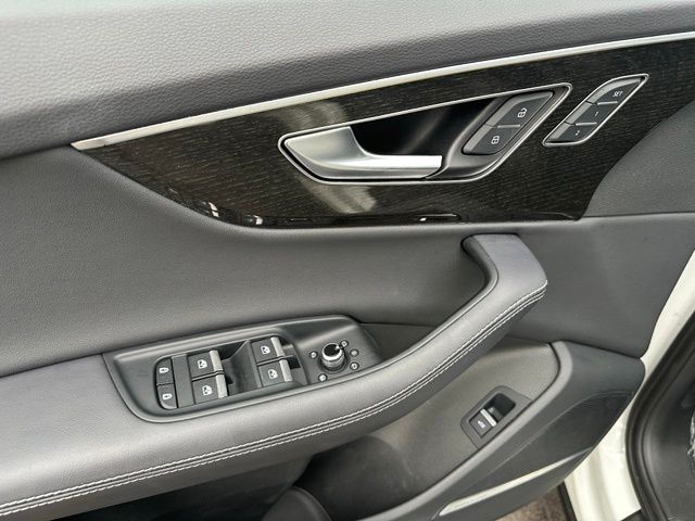 2025 Audi Q7 55 Premium Plus — photo 25 of 34