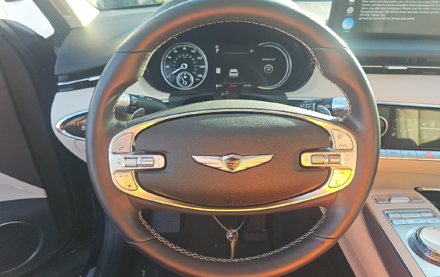 2025 Genesis GV70 2.5T — photo 6 of 8