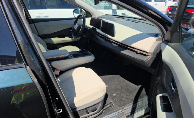 2024 Nissan Ariya Evolve+ e-4orce — photo 6 of 8