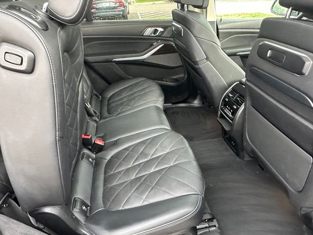 2024 BMW X7 xDrive40i — photo 10 of 34