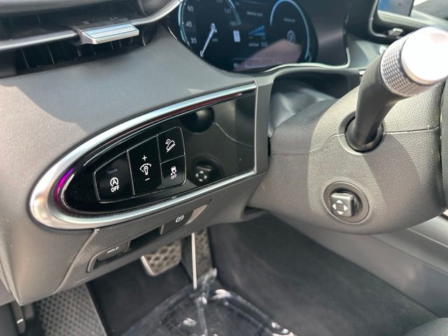 2025 Genesis GV70 2.5T — photo 23 of 43