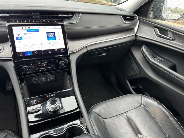 2023 Jeep Grand Cherokee L Limited — photo 15 of 26