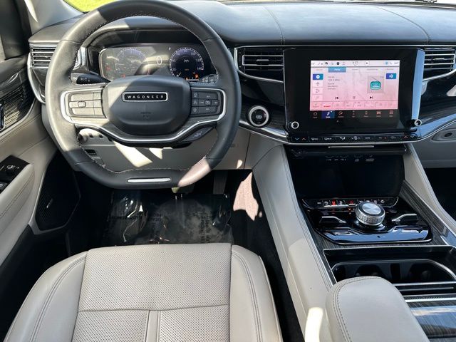 2022 Jeep Wagoneer Series III — photo 18 of 36