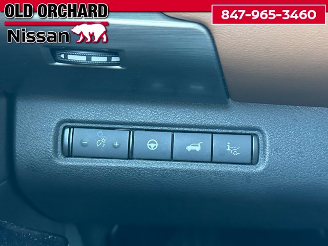 2023 Nissan Pathfinder Platinum — photo 20 of 23