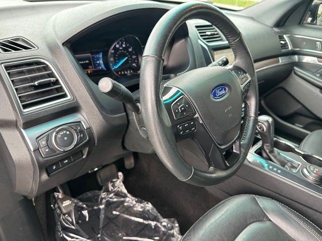 2019 Ford Explorer Limited — photo 23 of 33