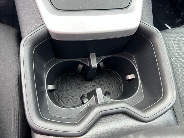 2022 Toyota RAV4 Hybrid XLE — photo 21 of 28