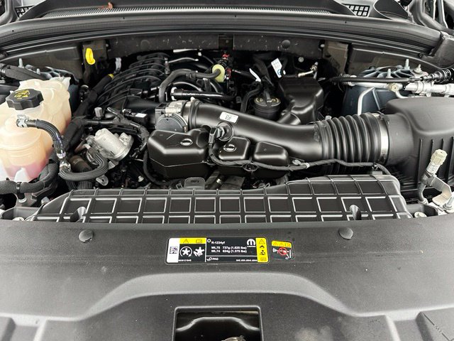 2023 Jeep Grand Cherokee Limited — photo 9 of 36