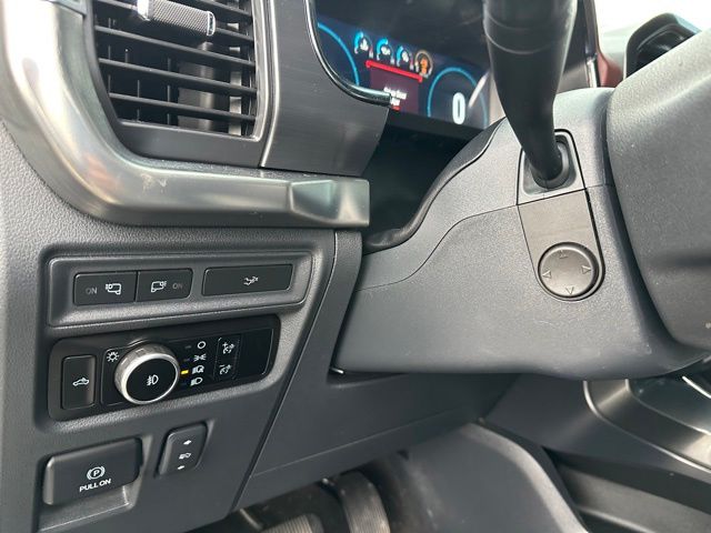 2023 Ford F-150 Lariat — photo 16 of 37
