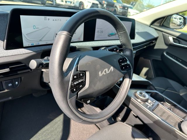 2023 Kia EV6 Wind — photo 18 of 33