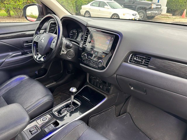 2017 Mitsubishi Outlander GT — photo 8 of 25