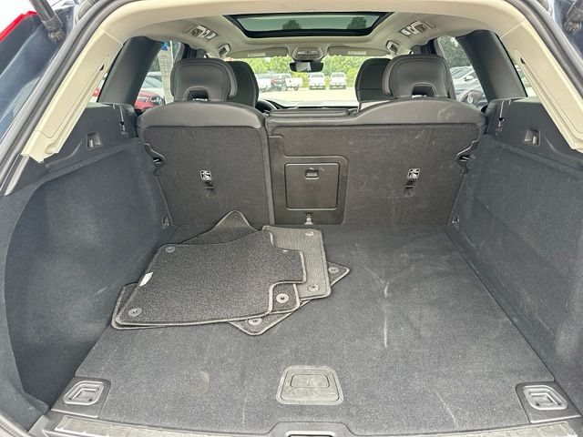 2025 Volvo XC60 B5 Plus — photo 9 of 32