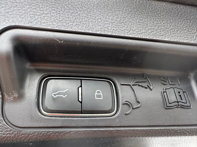 2022 Ford Explorer ST — photo 15 of 33