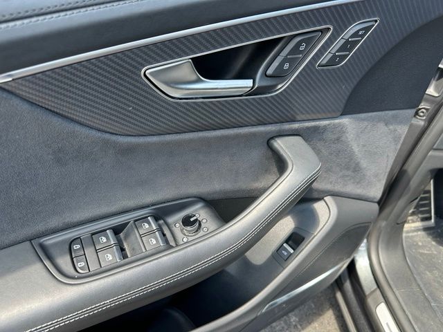 2023 Audi RS Q8 4.0T — photo 19 of 29
