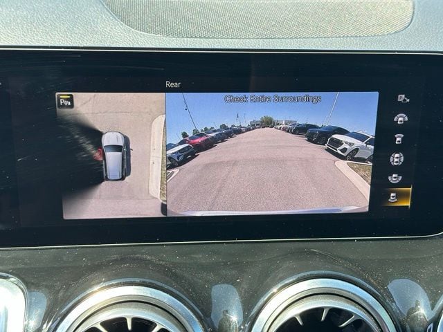 2023 Mercedes-Benz GLB GLB 35 AMG® — photo 17 of 37