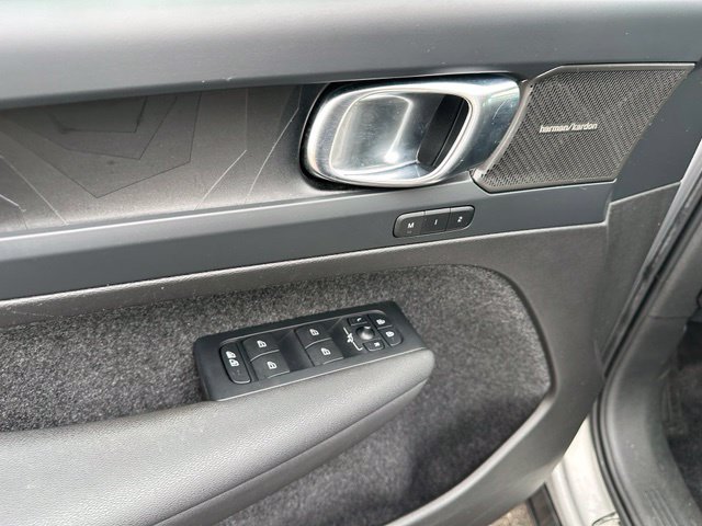 2023 Volvo C40 Recharge Pure Electric Ultimate — photo 22 of 34