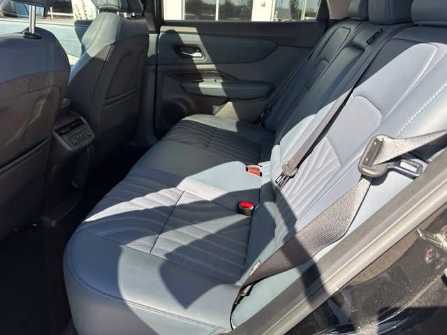 2023 Nissan Ariya Platinum+ e-4orce — photo 11 of 25