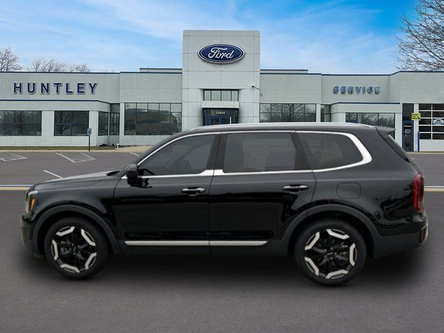 2024 Kia Telluride S — photo 7 of 52