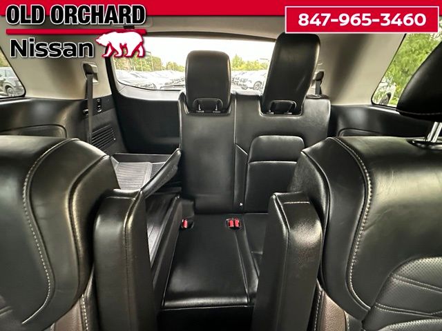 2022 Nissan Pathfinder Platinum — photo 11 of 20