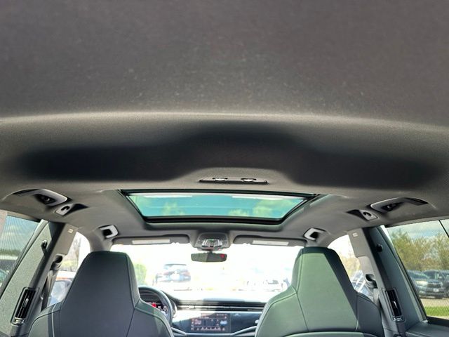 2023 Audi RS Q8 4.0T — photo 10 of 29