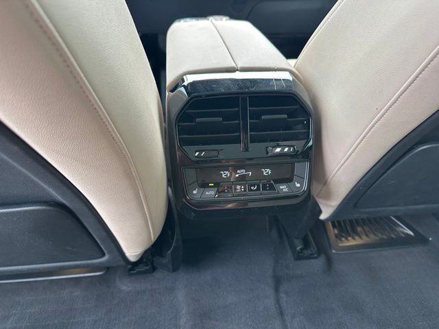 2023 BMW iX M60 — photo 17 of 32