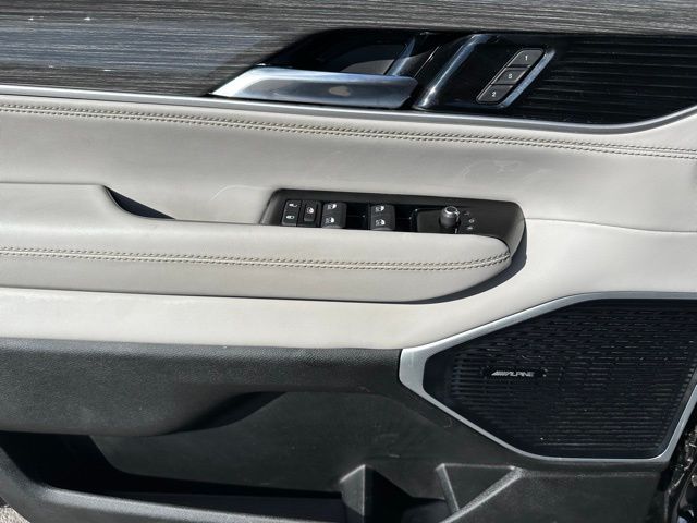 2022 Jeep Wagoneer Series III — photo 22 of 36