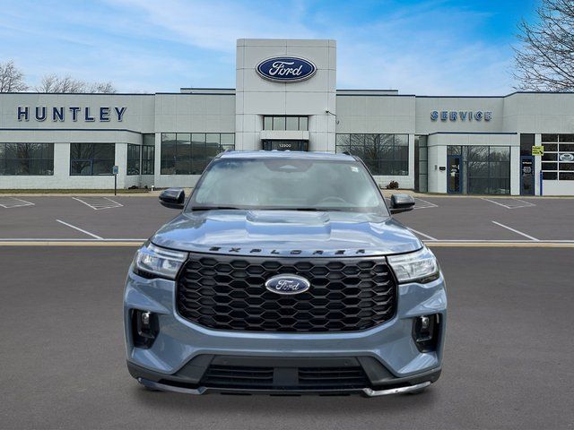 2025 Ford Explorer ST-Line — photo 3 of 31