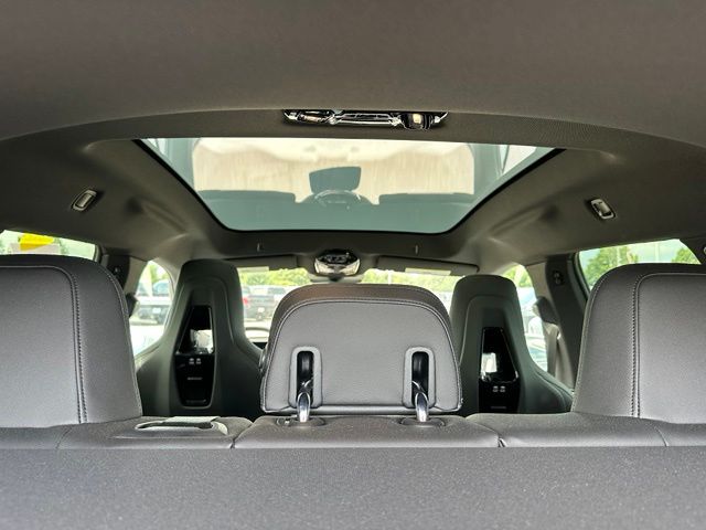 2023 BMW iX xDrive50 — photo 10 of 44