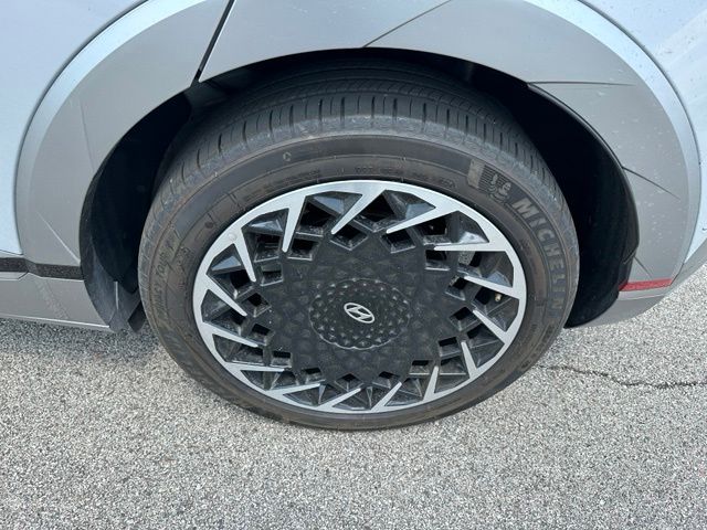 2024 Hyundai IONIQ 5 Limited — photo 8 of 35
