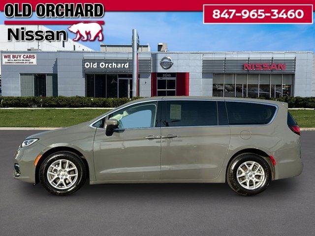 2023 Chrysler Pacifica Touring L — photo 6 of 20
