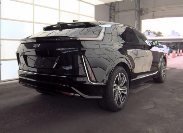 2024 Cadillac Lyriq Luxury — photo 3 of 10