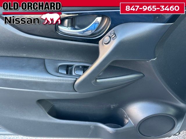 2022 Nissan Rogue Sport SL — photo 9 of 22