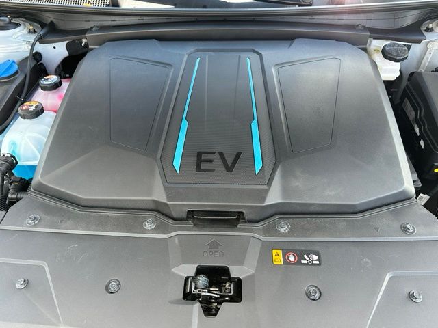2024 Hyundai IONIQ 5 Limited — photo 9 of 38