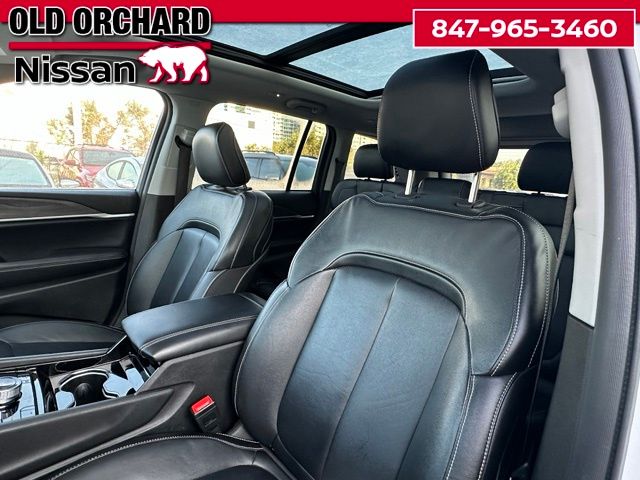 2022 Jeep Grand Cherokee 4xe — photo 13 of 24