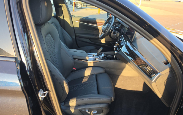 2023 BMW 5 Series 530i xDrive — photo 7 of 11