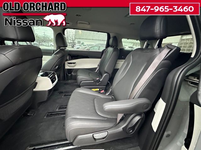 2024 Kia Carnival EX — photo 12 of 22