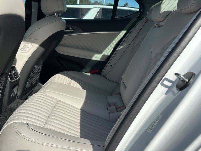 2025 Genesis G70 3.3T Sport Advanced — photo 14 of 39