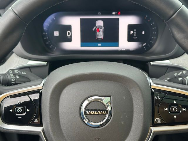 2025 Volvo XC60 B5 Plus — photo 30 of 32