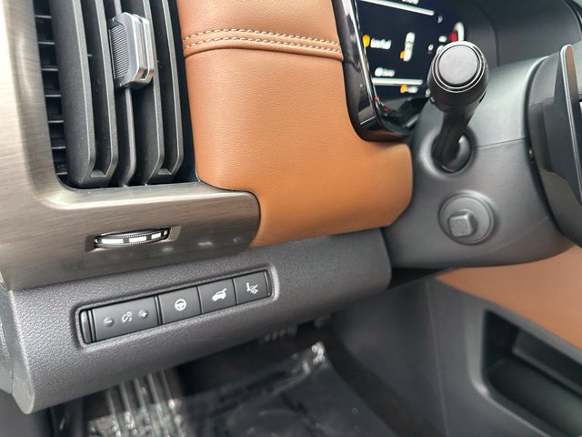 2024 Nissan Pathfinder Platinum — photo 26 of 36