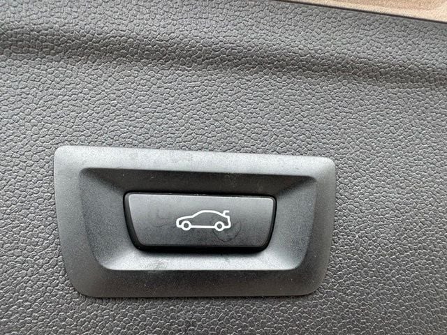 2023 BMW iX M60 — photo 11 of 32